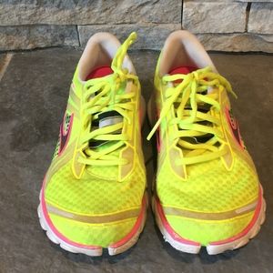Womens Brooks Athletic Shoes, size 8.5